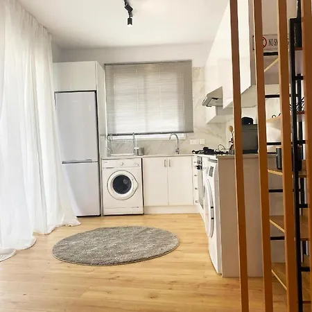 Luxury Retreat- 2-bedroom, 2-bath * Nicosia