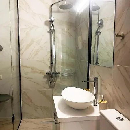 Luxury Retreat- 2-bedroom, 2-bath شقة نيقوسيا