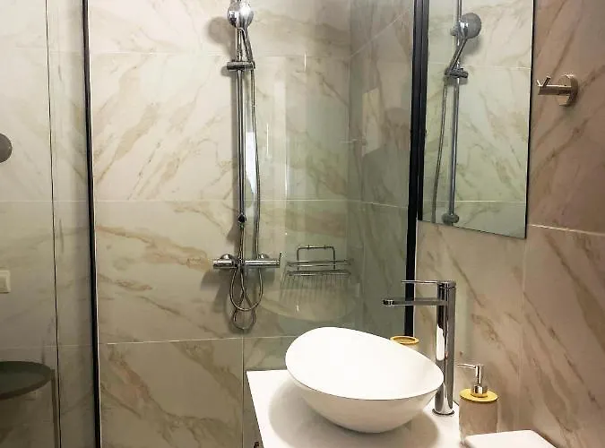 Luxury Retreat- 2-bedroom, 2-bath Apartmán Nikósie