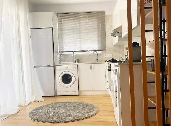 Luxury Retreat- 2-bedroom, 2-bath * Nikósie